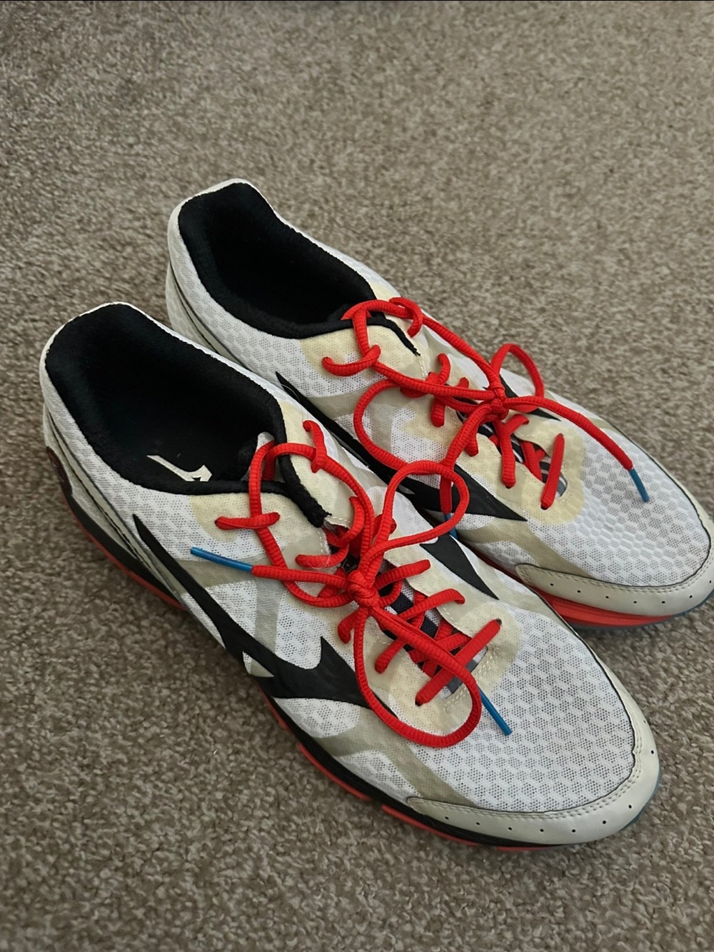 MIZUNO Men's Performance Running Shoes - White with Red Accents Size 11.5